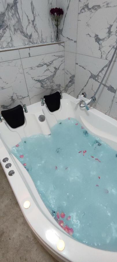 Jacuzzi Belle View Sinaia-Free Parkingアパートメント エクステリア 写真