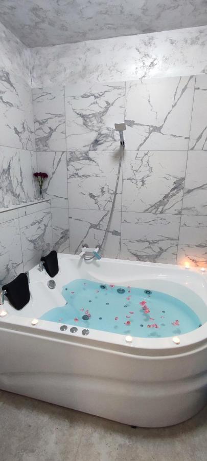 Jacuzzi Belle View Sinaia-Free Parkingアパートメント エクステリア 写真